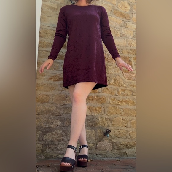 Dresses & Skirts - Velvet Long Sleeved Dress